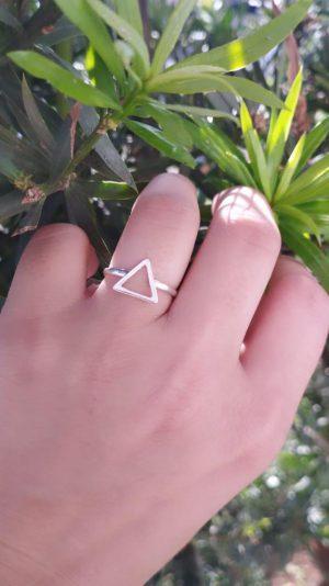 ANEL TRIANGULO VAZADO
